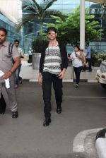 Hrithik Roshan snapped at airport on 28th Oct 2015